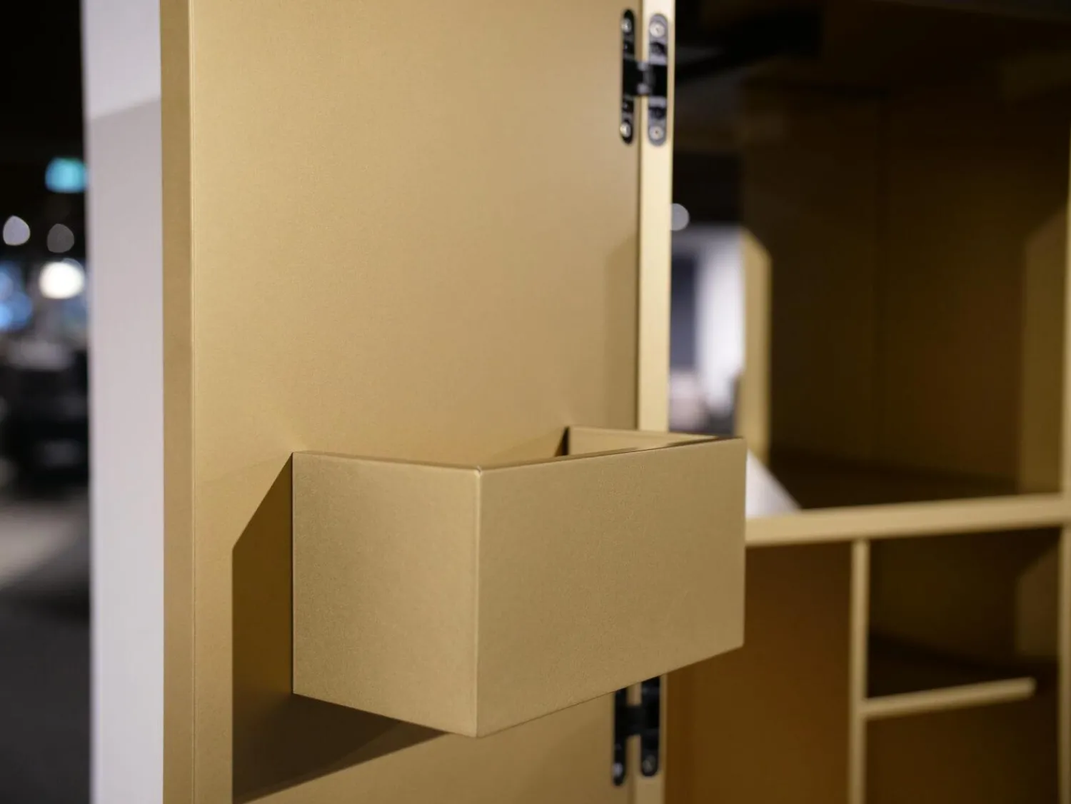 Sudbrock Vitrinen & Highboards|Barschrank Contur 3900 Lack 423 Gold Gebürstet Gestell Metall Anthrazit Schwarz