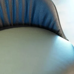 Freifrau Barhocker & Barstühle|Barstuhl Romy Variante Uni Bezug Leder Sahara Ebony 60009 Holzgestell Eiche Schwarz WD002