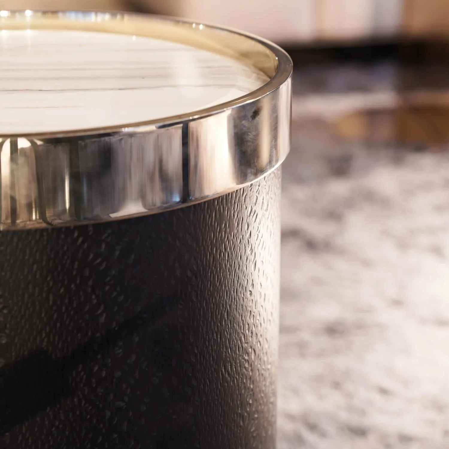 Minotti Beistelltische|Beistelltisch Bailly Platte Aus Zebrino Marmor Oberseite Hellgold Umrandet