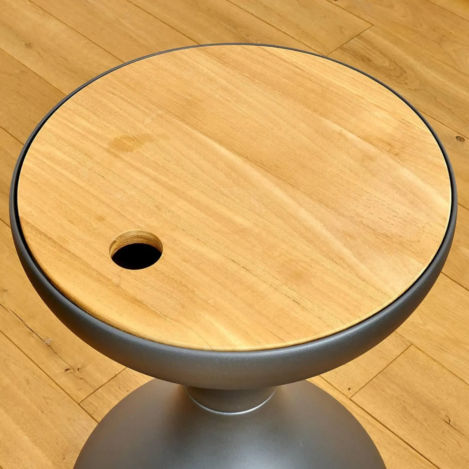 Gloster Beistelltische|Beistelltisch Bells Teakplatte Gestell Aluminium Meteor Schwarz Pulverbeschichtet Mit Ice Bucket