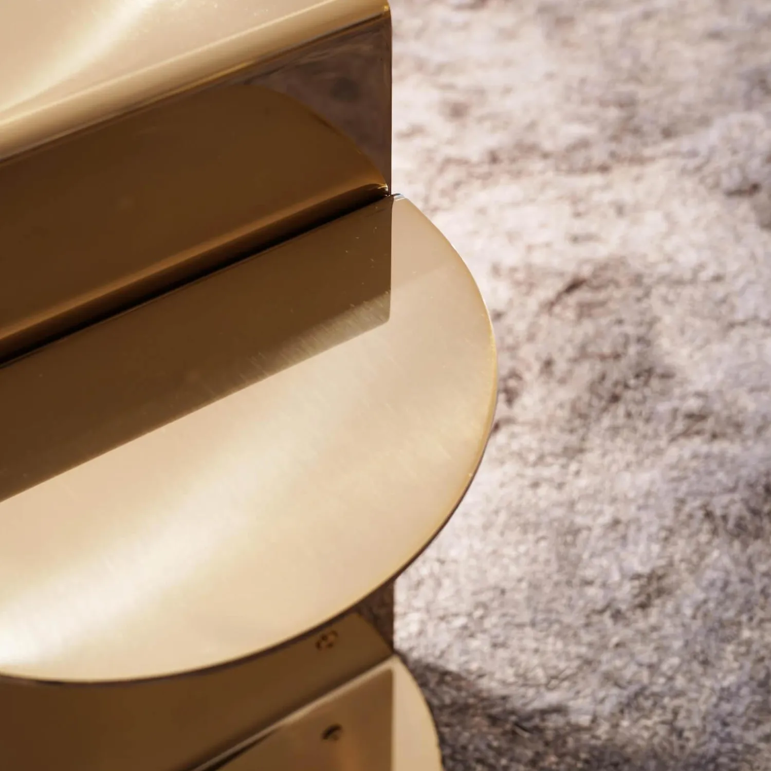 Minotti Beistelltische|Beistelltisch Flirt Gestell Edelstahlplatte Oberfläche Lackiert In Poliertem Hellgold