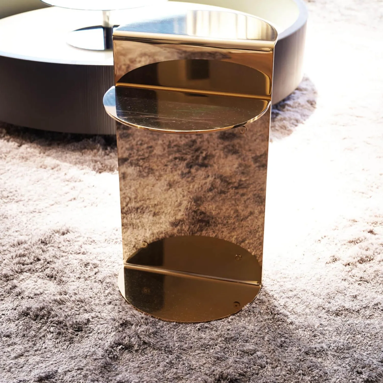 Minotti Beistelltische|Beistelltisch Flirt Gestell Edelstahlplatte Oberfläche Lackiert In Poliertem Hellgold