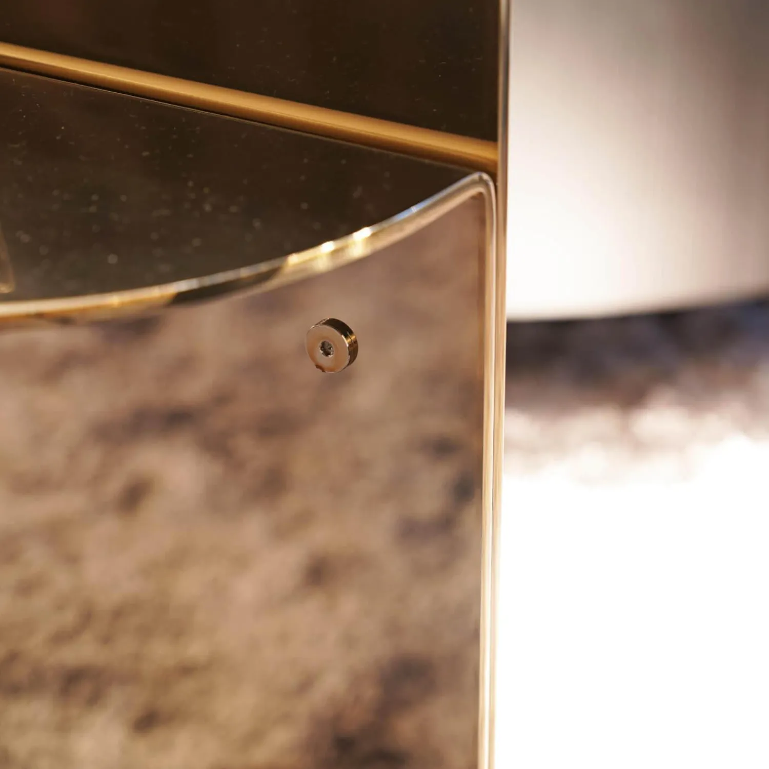 Minotti Beistelltische|Beistelltisch Flirt Gestell Edelstahlplatte Oberfläche Lackiert In Poliertem Hellgold