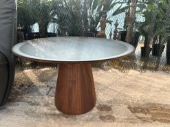 Walter Knoll Beistelltische|Beistelltisch Foster Rund Platte Stahl Matt Pulverbeschichtet Bronze Schwarz Säulenfuß Nussbaum Massiv Geölt