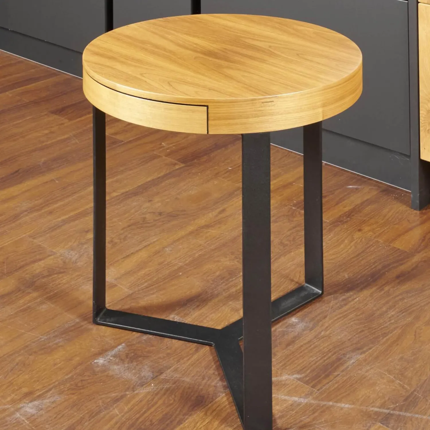 Lambert Couchtische|Beistelltisch Harry Walnuss Teilmassiv Furniert Gestell Eisen Schwarz Pulverbeschichtet