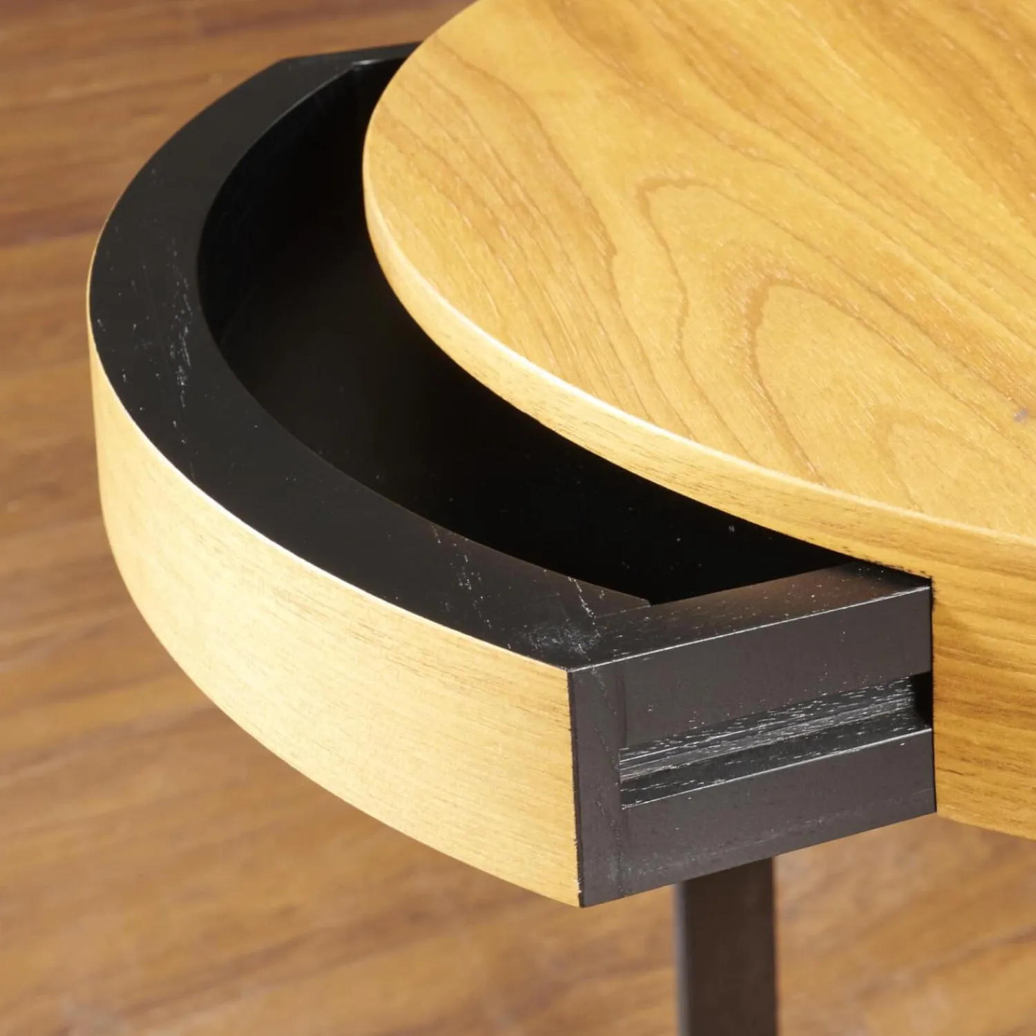 Lambert Couchtische|Beistelltisch Harry Walnuss Teilmassiv Furniert Gestell Eisen Schwarz Pulverbeschichtet