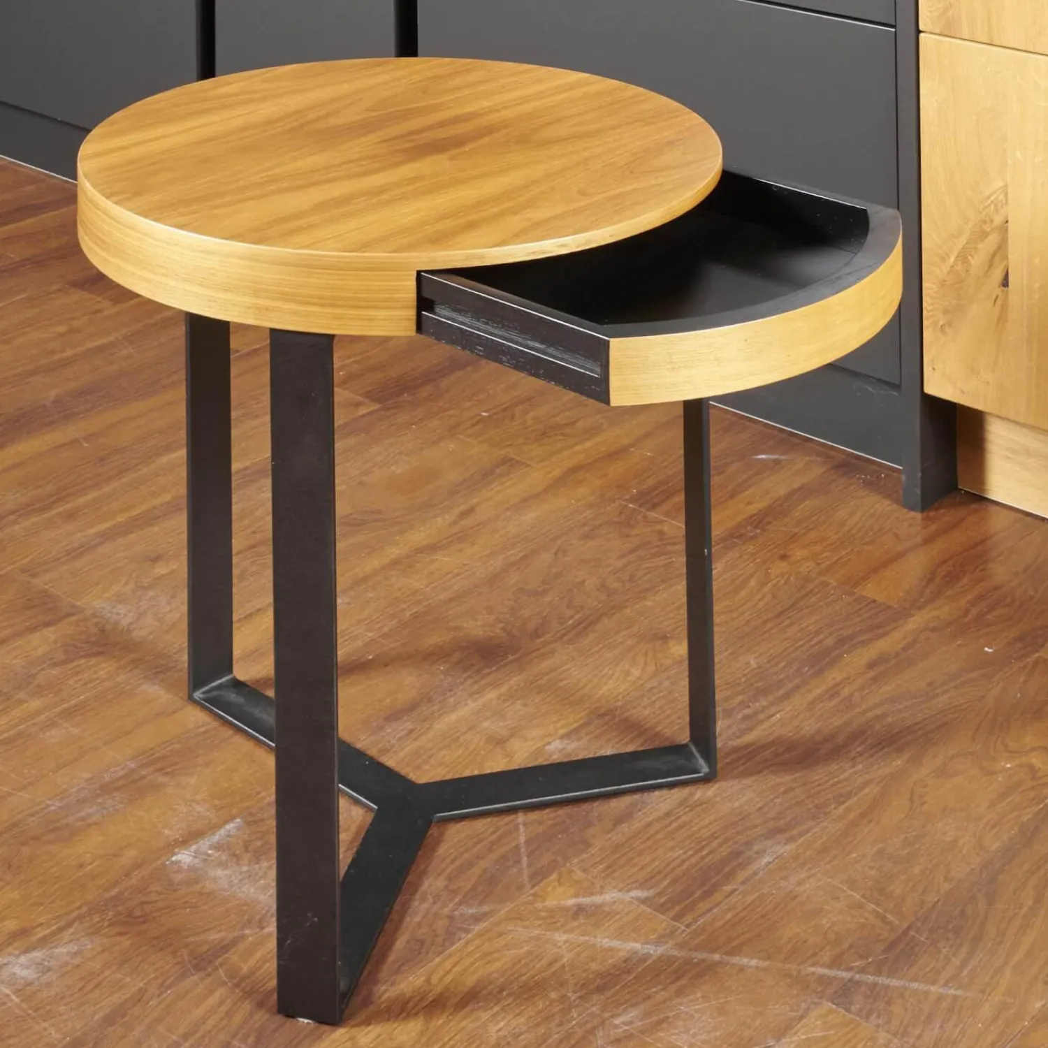 Lambert Couchtische|Beistelltisch Harry Walnuss Teilmassiv Furniert Gestell Eisen Schwarz Pulverbeschichtet