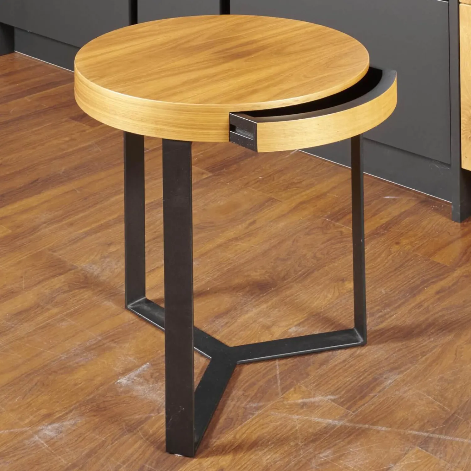 Lambert Couchtische|Beistelltisch Harry Walnuss Teilmassiv Furniert Gestell Eisen Schwarz Pulverbeschichtet