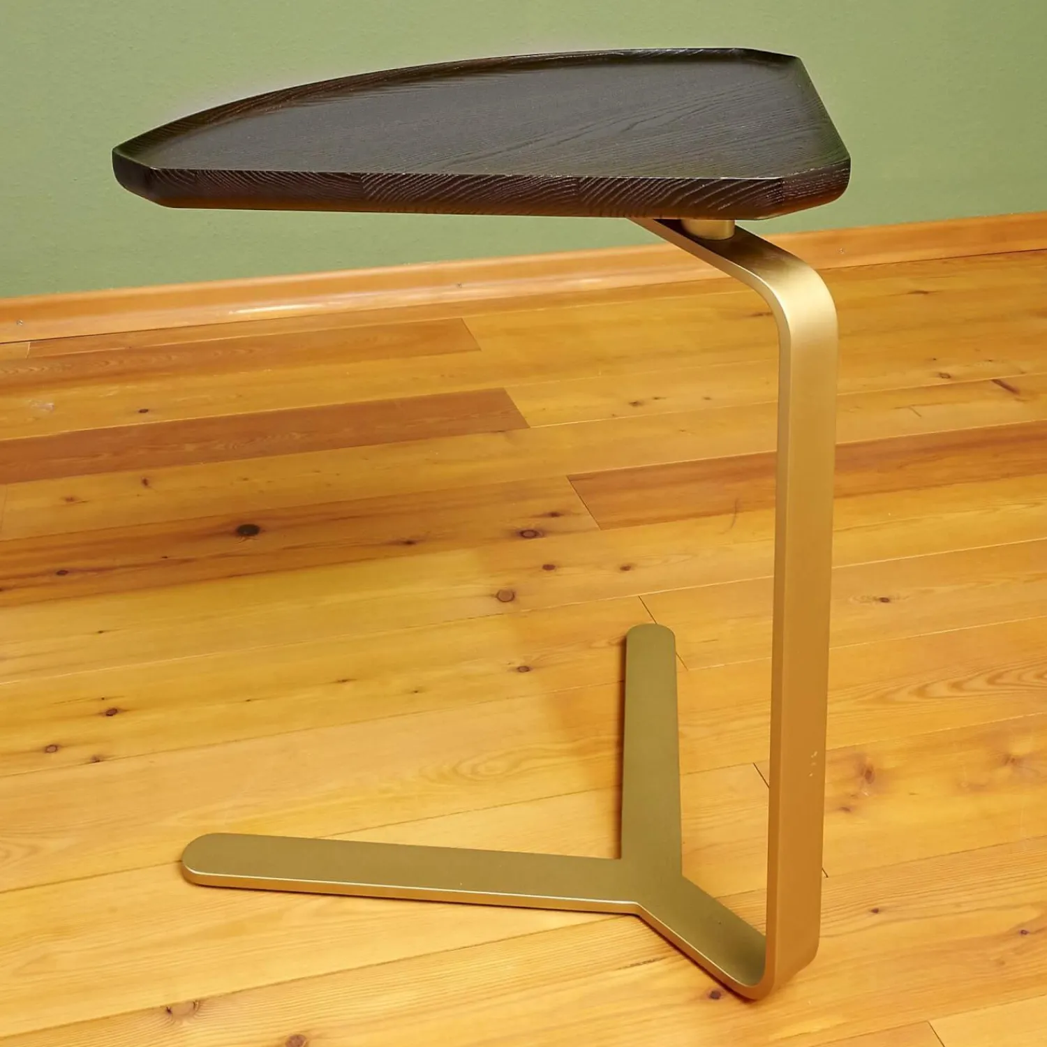Bielefelder Werkstätten Beistelltische|Beistelltisch Joy Platte Wengefarbig Gebeizt Gestell Messingfarbig