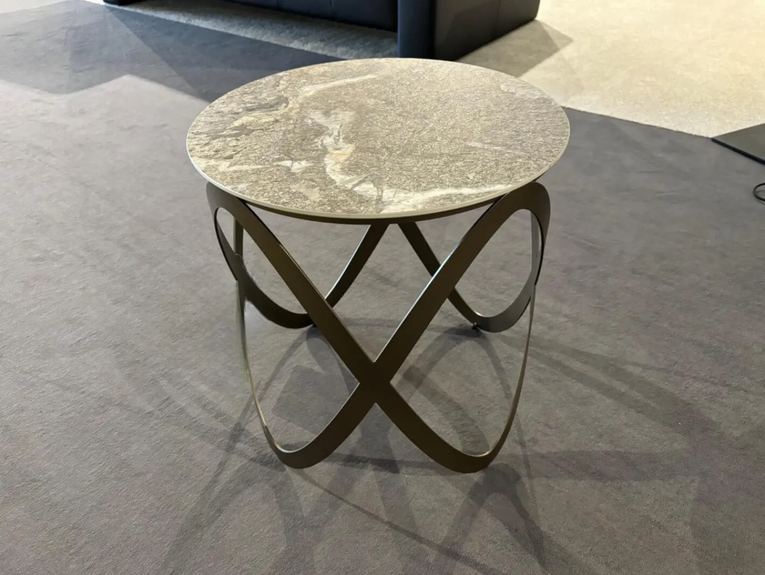 Ronald Schmitt Design Beistelltische|Beistelltisch K 900 Candy Keramikplatte Golden Rock Grau Gestell Stahl Bronze Gepulvert