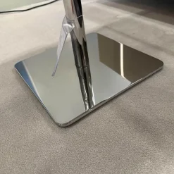 Minotti Beistelltische|Beistelltisch Kyle Platte Marmor Calacatta Weiß Grau Gestell Metall Glänzend Chrom