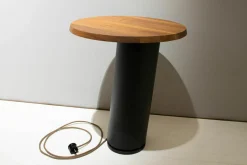 Rodam Beistelltische|Beistelltisch Loup Groß Platte Nussbaum Fuß Metall Carbon mit Qi Ladefunktion