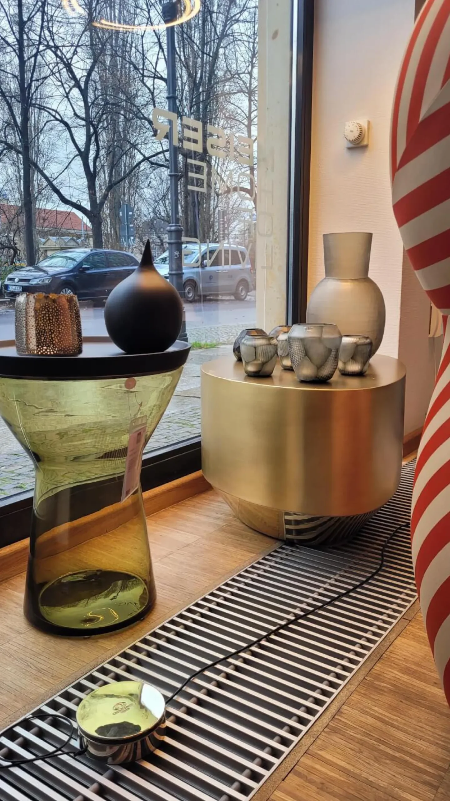 Christine Kröncke Couchtische|Beistelltisch Midas Messing Geschliffen Leicht Brüniert Sockel Handpoliert