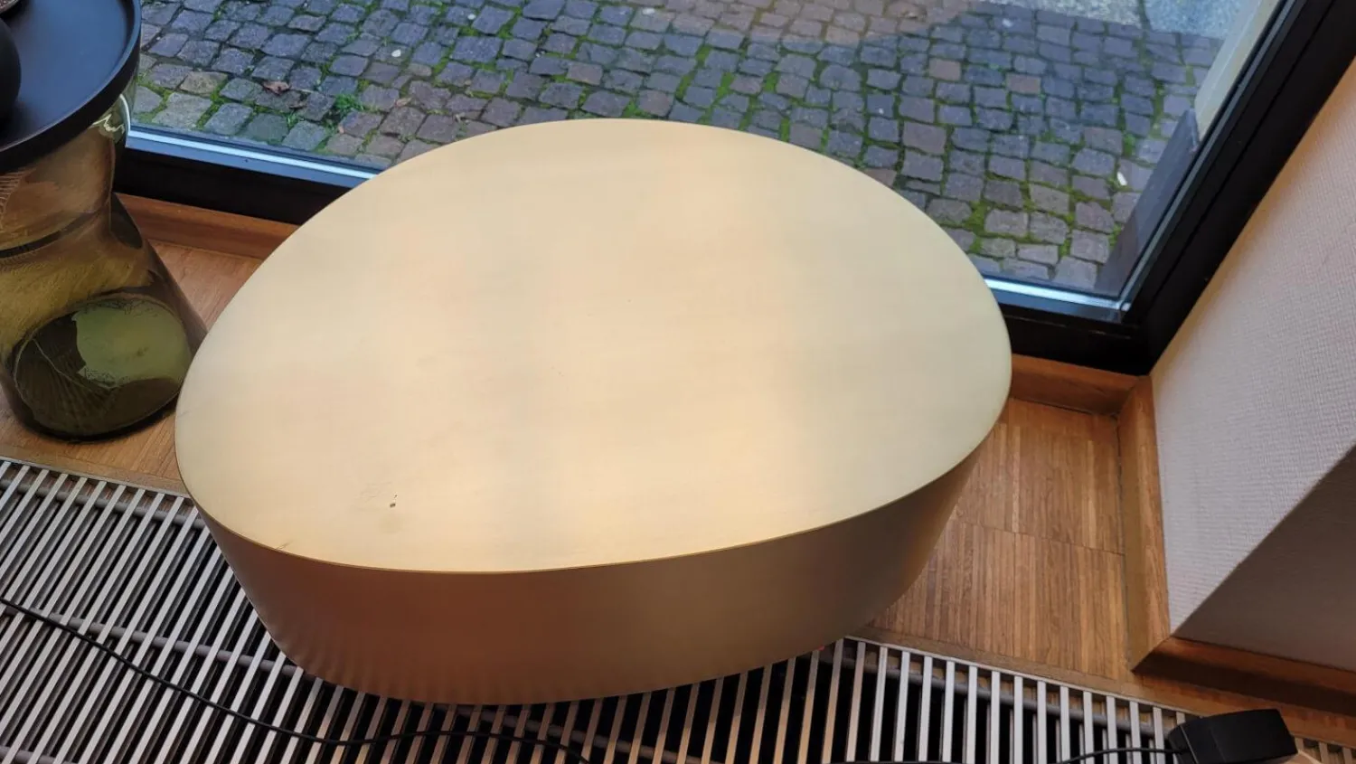 Christine Kröncke Couchtische|Beistelltisch Midas Messing Geschliffen Leicht Brüniert Sockel Handpoliert