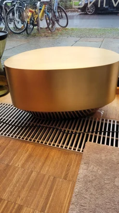 Christine Kröncke Couchtische|Beistelltisch Midas Messing Geschliffen Leicht Brüniert Sockel Handpoliert