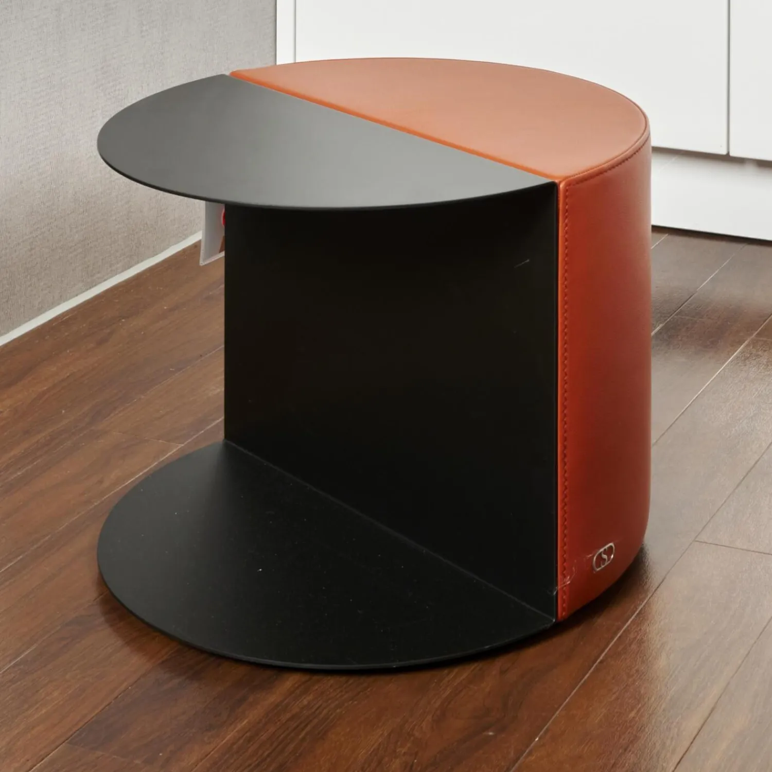 De Sede Beistelltische|Beistelltisch Nieder 62 Bezug Leder 24 Select 148 Maine Gestell Stahl Schwarz Beschichtet