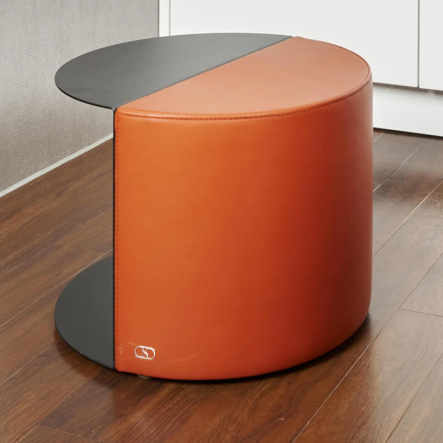 De Sede Beistelltische|Beistelltisch Nieder 62 Bezug Leder 24 Select 148 Maine Gestell Stahl Schwarz Beschichtet