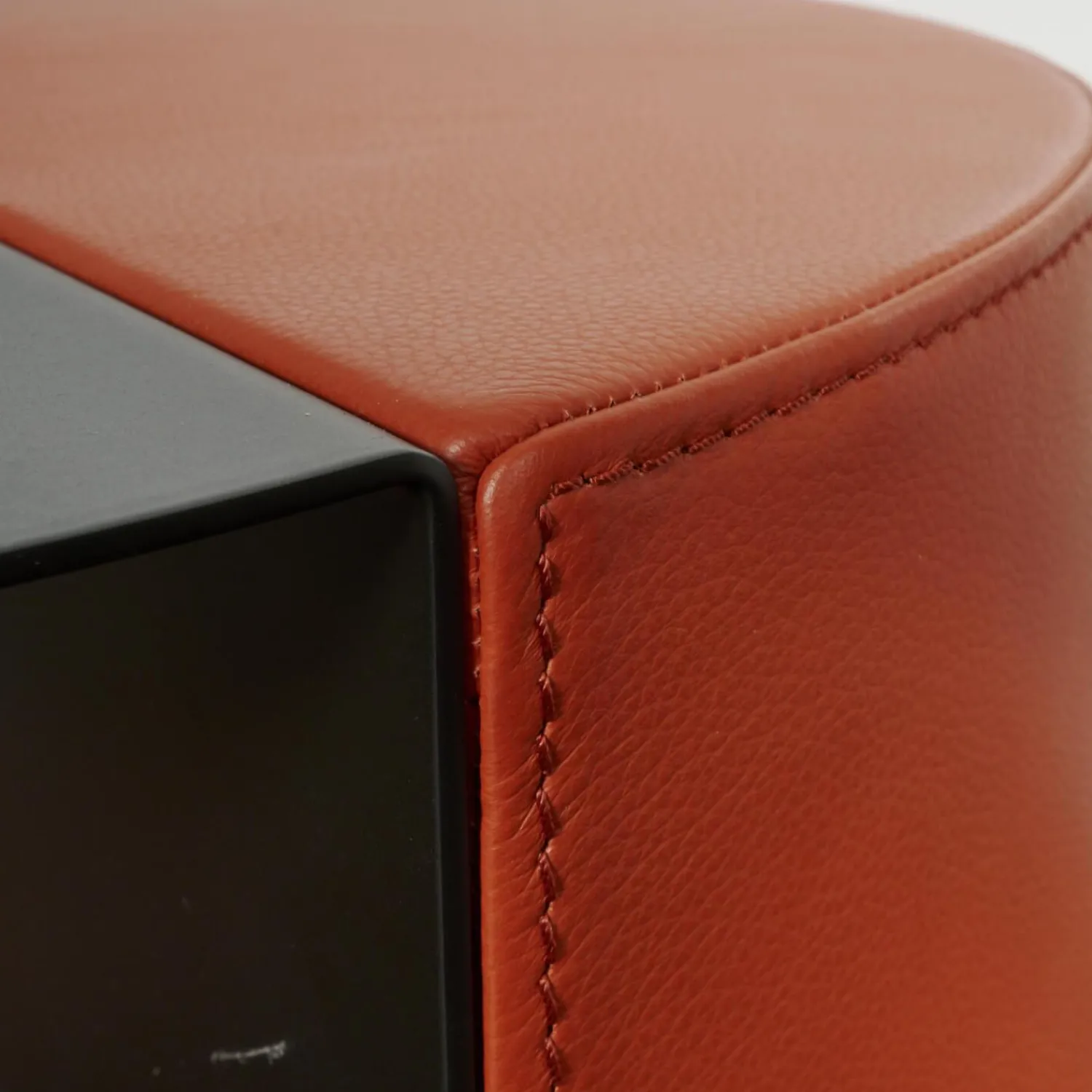 De Sede Beistelltische|Beistelltisch Nieder 62 Bezug Leder 24 Select 148 Maine Gestell Stahl Schwarz Beschichtet