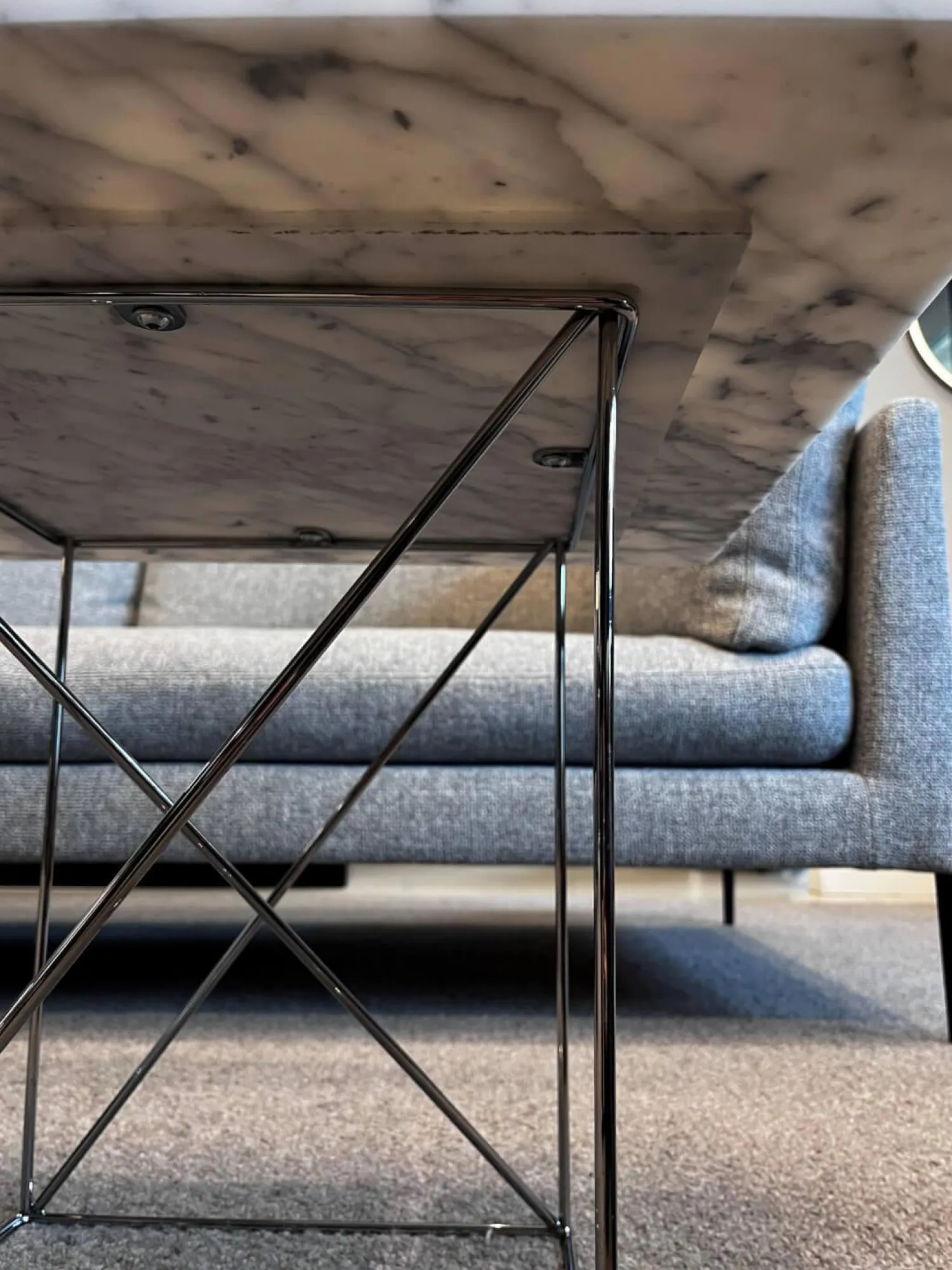 COR Beistelltische|Beistelltisch Pilotis T 7750 Tischplatte S02 Marmor Arabescato chia Weiß Grau Geschliffen Gestell Metall Chrom