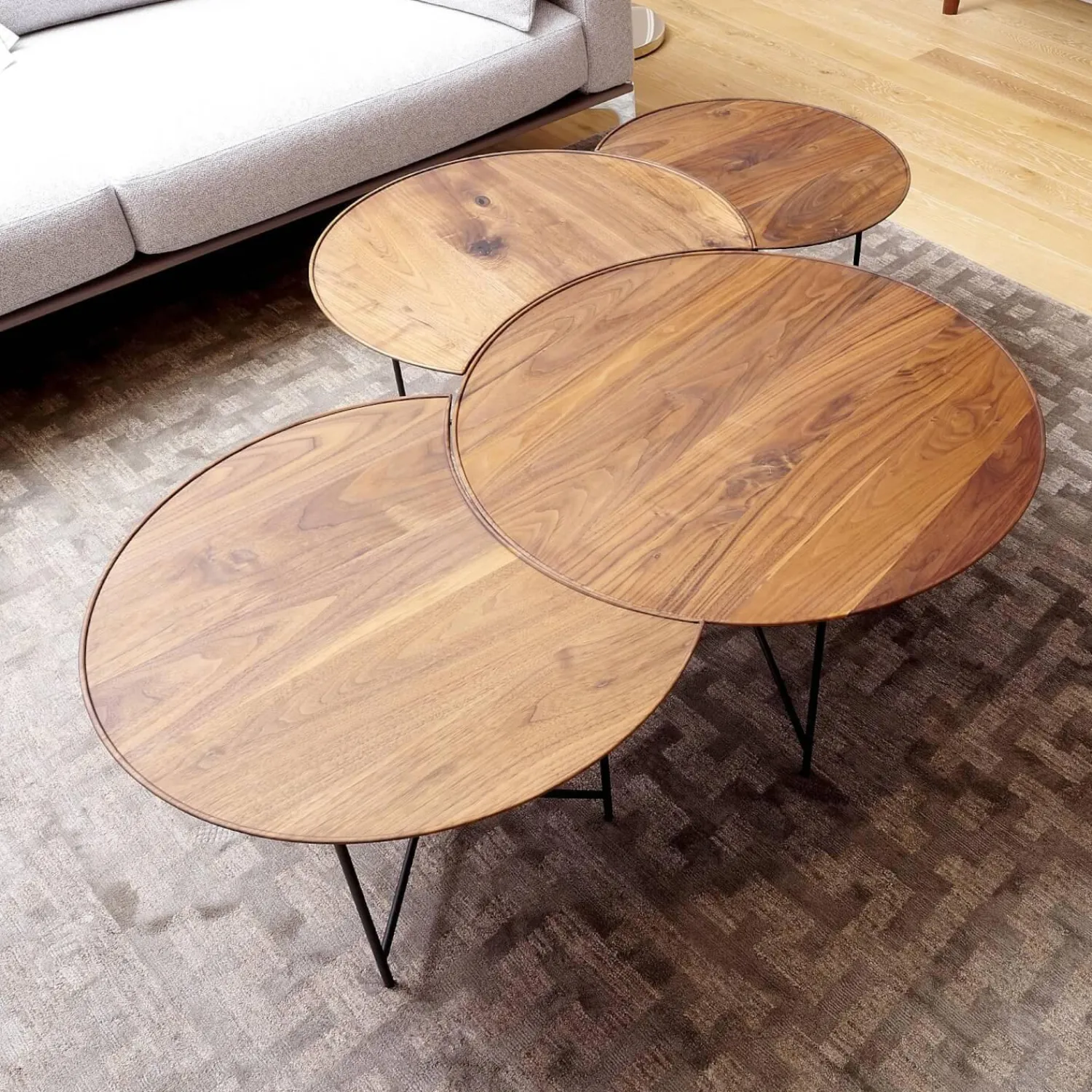 Scholtissek Beistelltische|Beistelltisch Sichel Massiv Nussbaum Geölt Platten Mit Profilkante Eisengestell Dunkel Schwarz