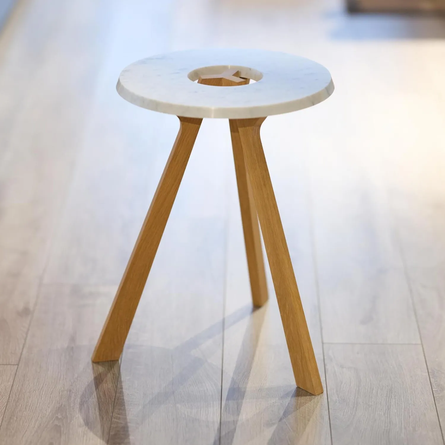 Team 7 Beistelltische|Beistelltisch Treeo Platte Carrara-C-Marmor Gestell Eiche Weißöl