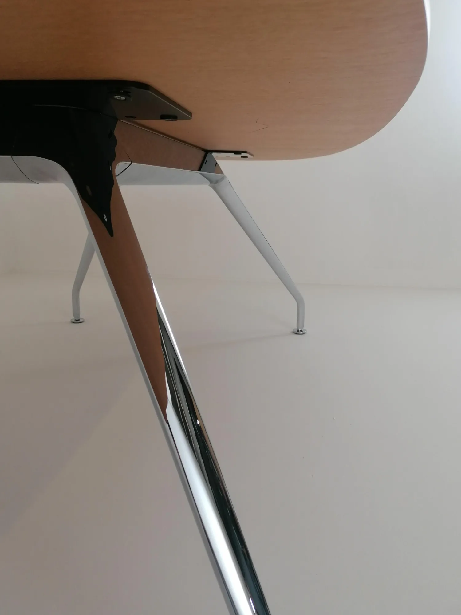 Wilkhahn Esstische|Besprechnungstisch Graph 300/00 Platte Furnier Eiche Natur Lackiert Gestell Glanzverchromt Mit Gleitern