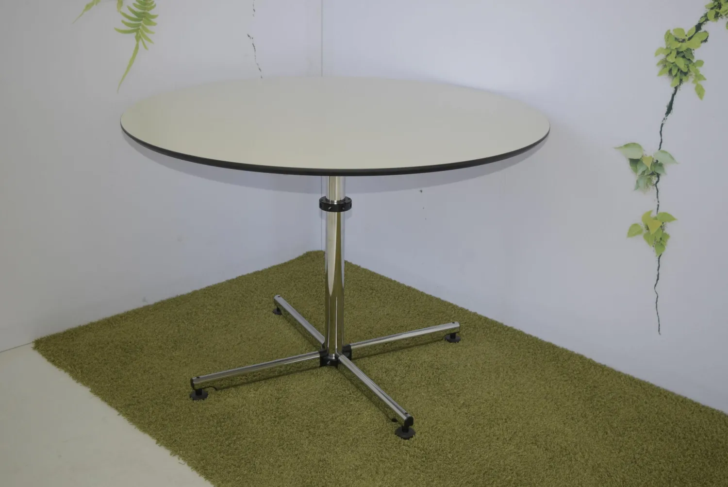 USM Haller Schreibtische & Sekretäre|Besprechungstisch Kitos Class Platte Kunstharz Perlgrau Gestell Verchromt