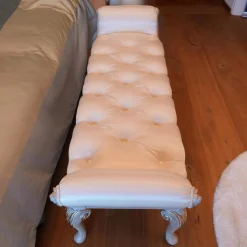 Eigene Herstellung Polsterbetten|Bett 1996 Finish Ceruse Und Gold Stoff Monte Bianco Silber Weiß Gestell Massivholz Mit Fußbank Und 2 Nachtkommoden Ohne Matratze