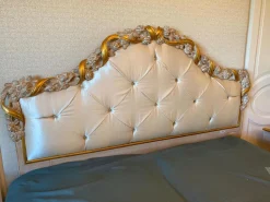 Eigene Herstellung Polsterbetten|Bett 1996 Finish Ceruse Und Gold Stoff Monte Bianco Silber Weiß Gestell Massivholz Mit Fußbank Und 2 Nachtkommoden Ohne Matratze