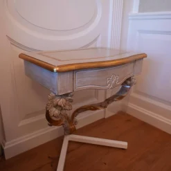 Eigene Herstellung Polsterbetten|Bett 1996 Finish Ceruse Und Gold Stoff Monte Bianco Silber Weiß Gestell Massivholz Mit Fußbank Und 2 Nachtkommoden Ohne Matratze