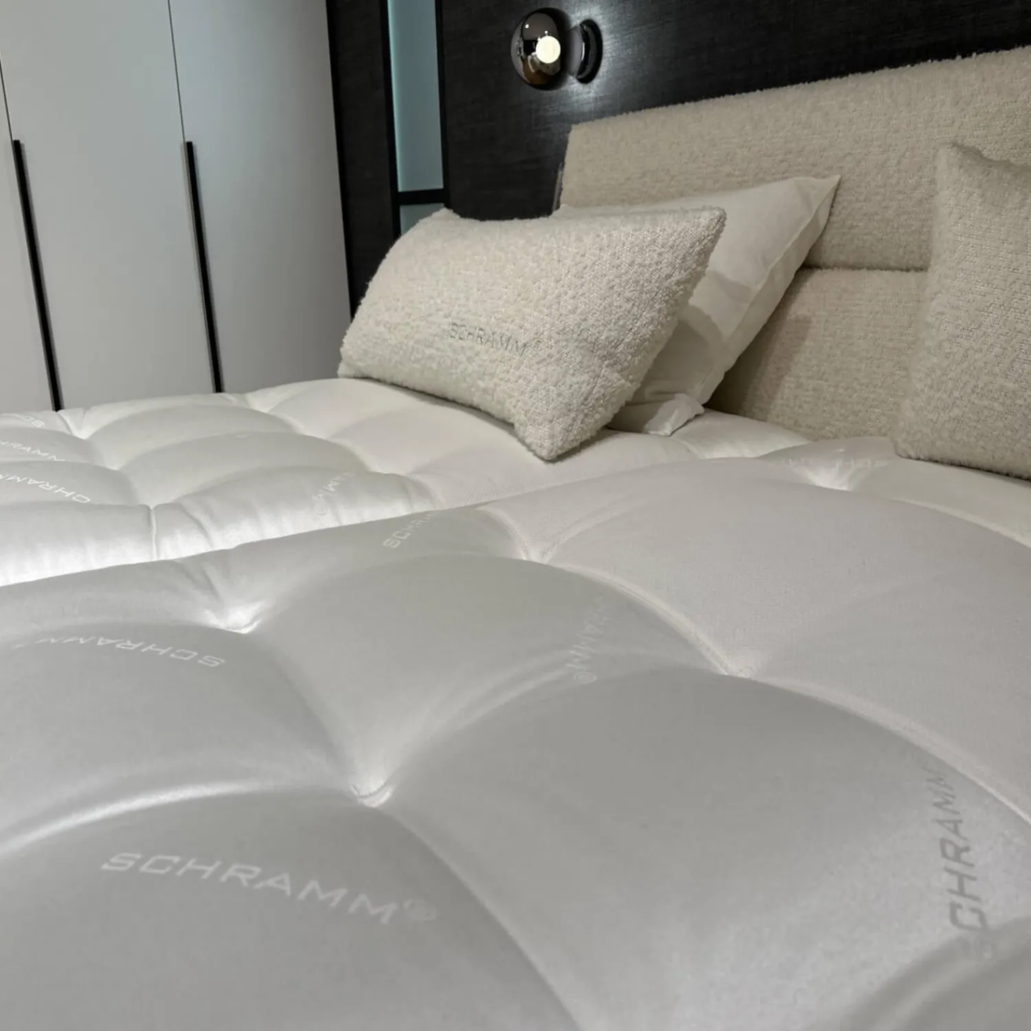 Schramm Polsterbetten|Bett Cleo Origins Complete Stoff Maxim 2130 Wollweiß Füße Metall Weiß Getaucht Inklusive 2 Matratzen