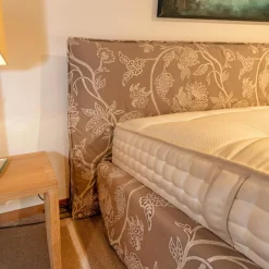 Riposana Polsterbetten|Bett Firenze Bezug Stoff Romo Madigan Chinchilla Grau Zylinderfüße Lack Schwarz Ohne Matratze Und Lattenrost