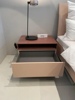 Interlübke Polsterbetten|Bett Izzy Schwebend Lack Matt Rosenquarz mit Liegesystem und Nachtkästchen
