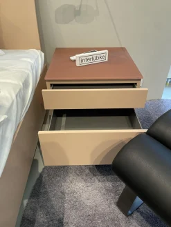 Interlübke Polsterbetten|Bett Izzy Schwebend Lack Matt Rosenquarz mit Liegesystem und Nachtkästchen