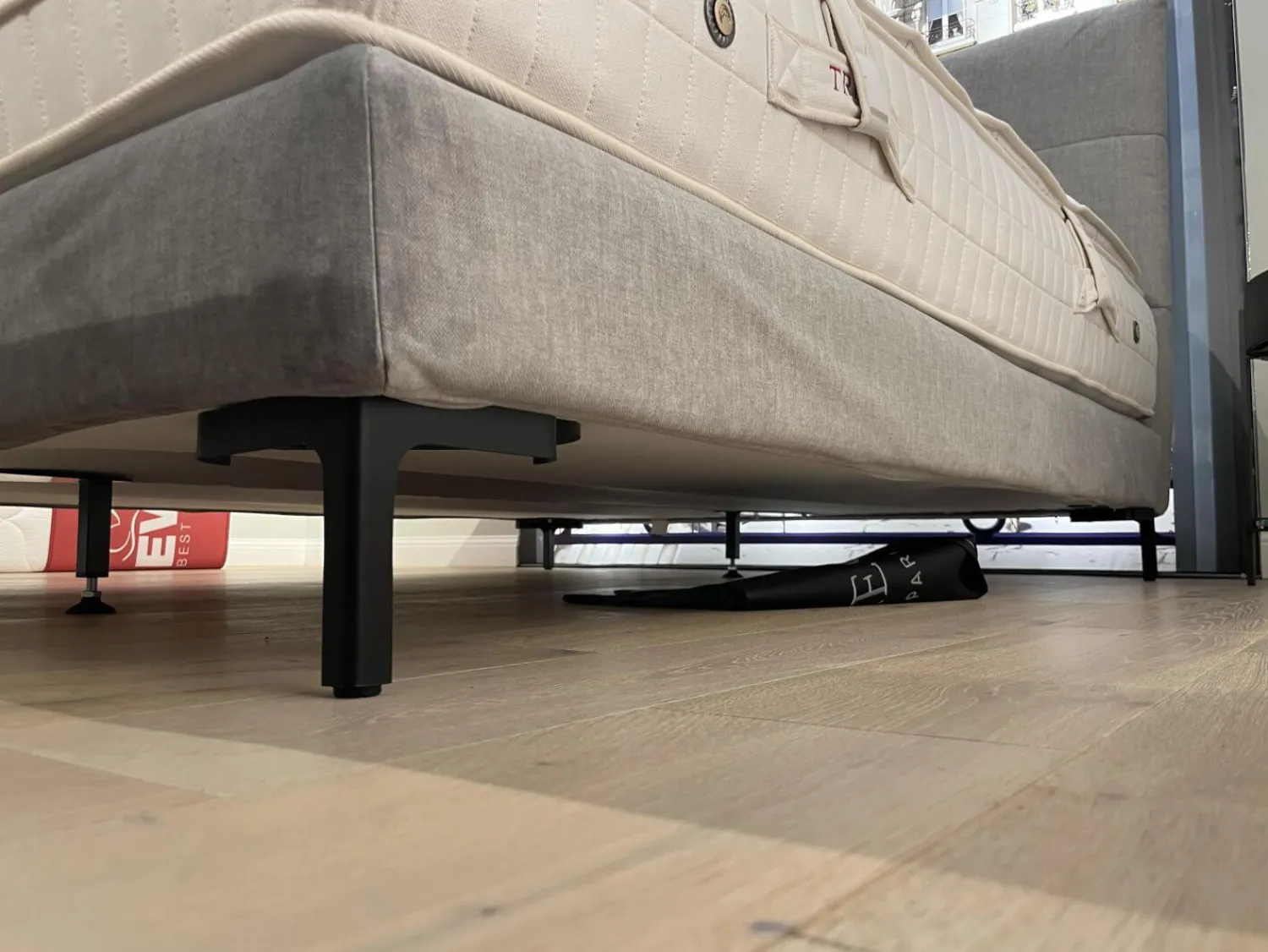 Treca Interiors Boxspringbetten|Bett Moon Stoff Endless CA16955 094 Grau Gestell Schwarz Matratze Imperial Symbiose Inklusive Topper Rivoli