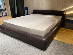 B&B Italia Polsterbetten|Bett Tufty Time Leder 1228350 Kora Dunkelbraun Füße Eiche Natur Inklusiv Matratze und Lattenrost