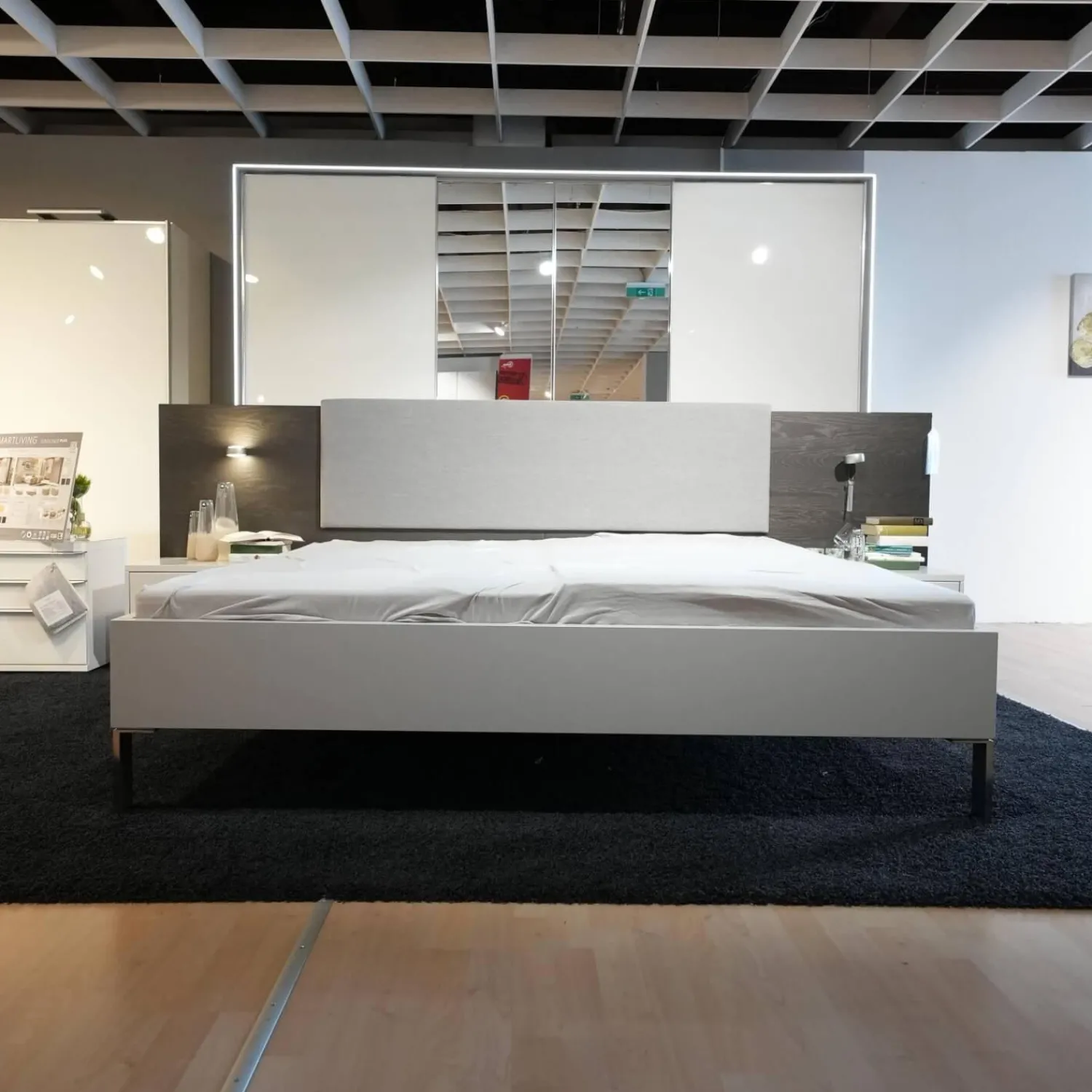 Rietberger Möbelwerke Polsterbetten|Bett Valea S71 69892 Lack R5 Brilliantgrau Hellgrau Weiß Kopfteil Dunkelgrau Inklusive Zubehör Inklusive Zubehör Ohne Matratze Ohne Lattenrost