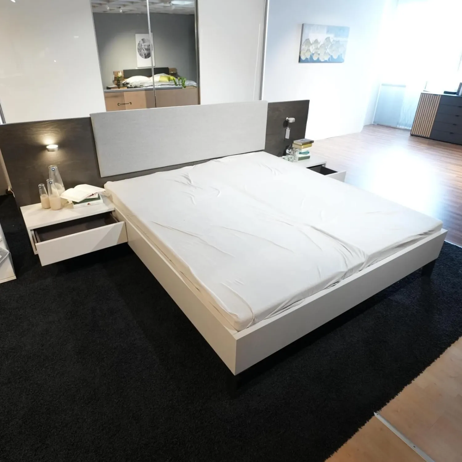 Rietberger Möbelwerke Polsterbetten|Bett Valea S71 69892 Lack R5 Brilliantgrau Hellgrau Weiß Kopfteil Dunkelgrau Inklusive Zubehör Inklusive Zubehör Ohne Matratze Ohne Lattenrost