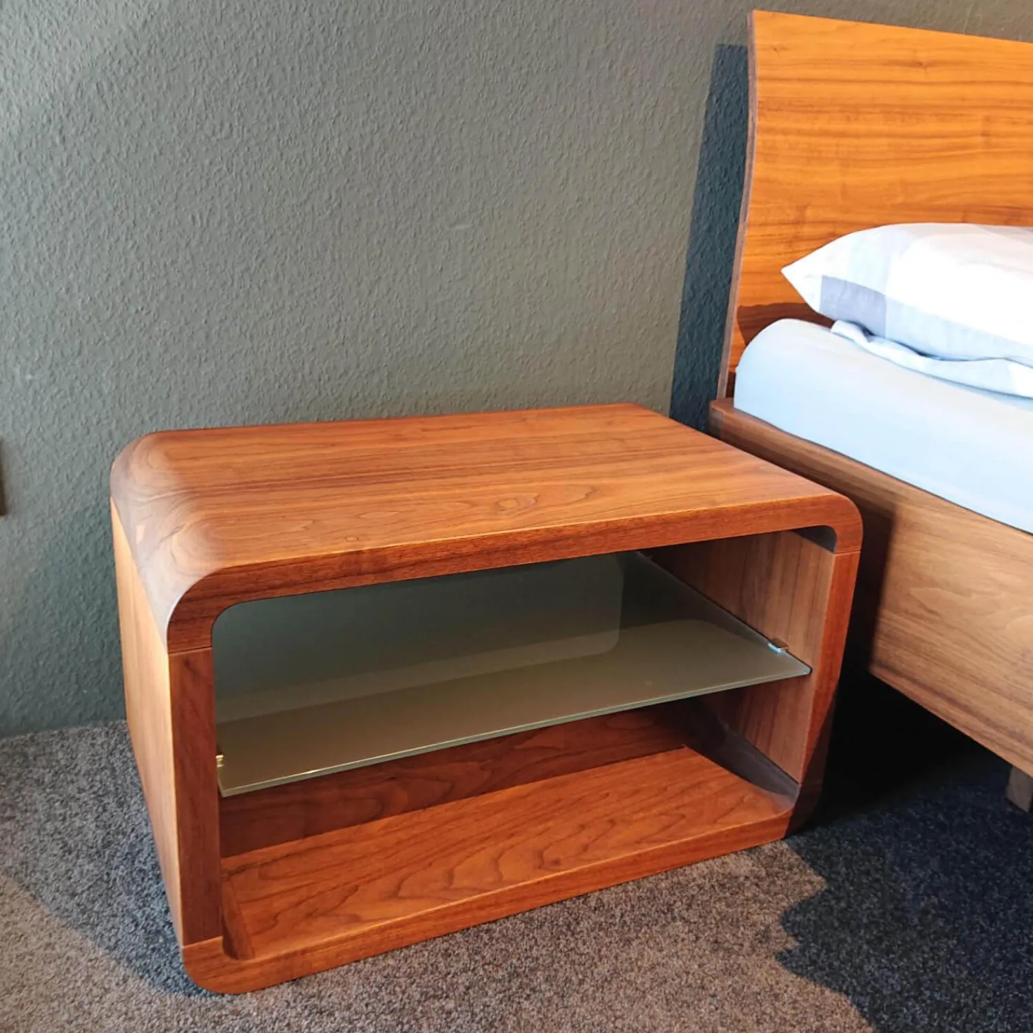 Die Holzmanufaktur Polsterbetten|Bettanlage Com:Ci Nussbaum Massiv Inklusive 2 Beistelltische Ohne Matratzen