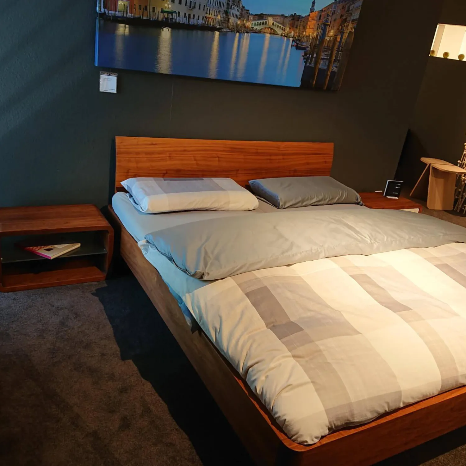 Die Holzmanufaktur Polsterbetten|Bettanlage Com:Ci Nussbaum Massiv Inklusive 2 Beistelltische Ohne Matratzen