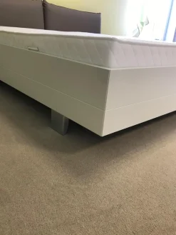 Hülsta Polsterbetten|Bettanlage Modell Now! No. 14 Kunstleder Taupe Lack Weiß mit 2 Nachtkonsolen