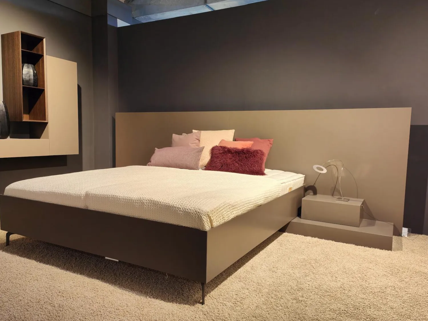 Kettnaker Ganze Schlafzimmer|Polsterbetten|Bettanlange Lack Taupe Beige Braun Ohne Lattenrost Ohne Matratze Sowie Dekoration