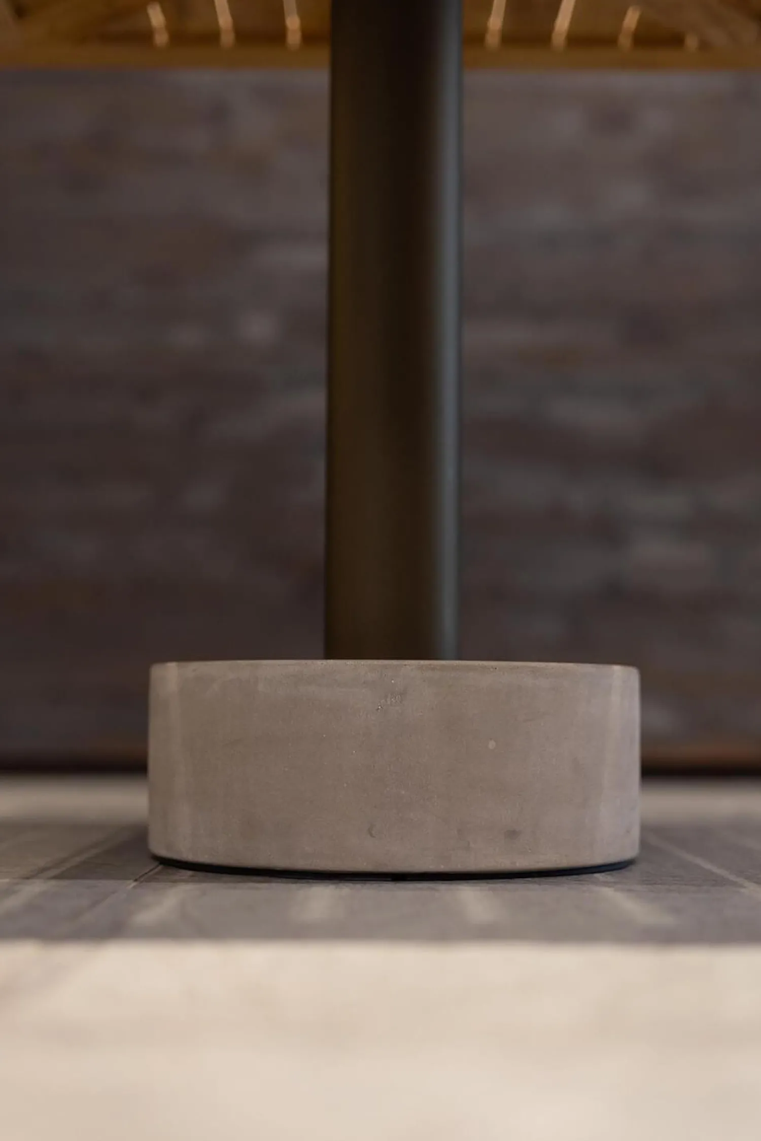 Kettal Esstische|Bistrotisch Roll Platte Teak Gestel 30C Bronze Schwarz