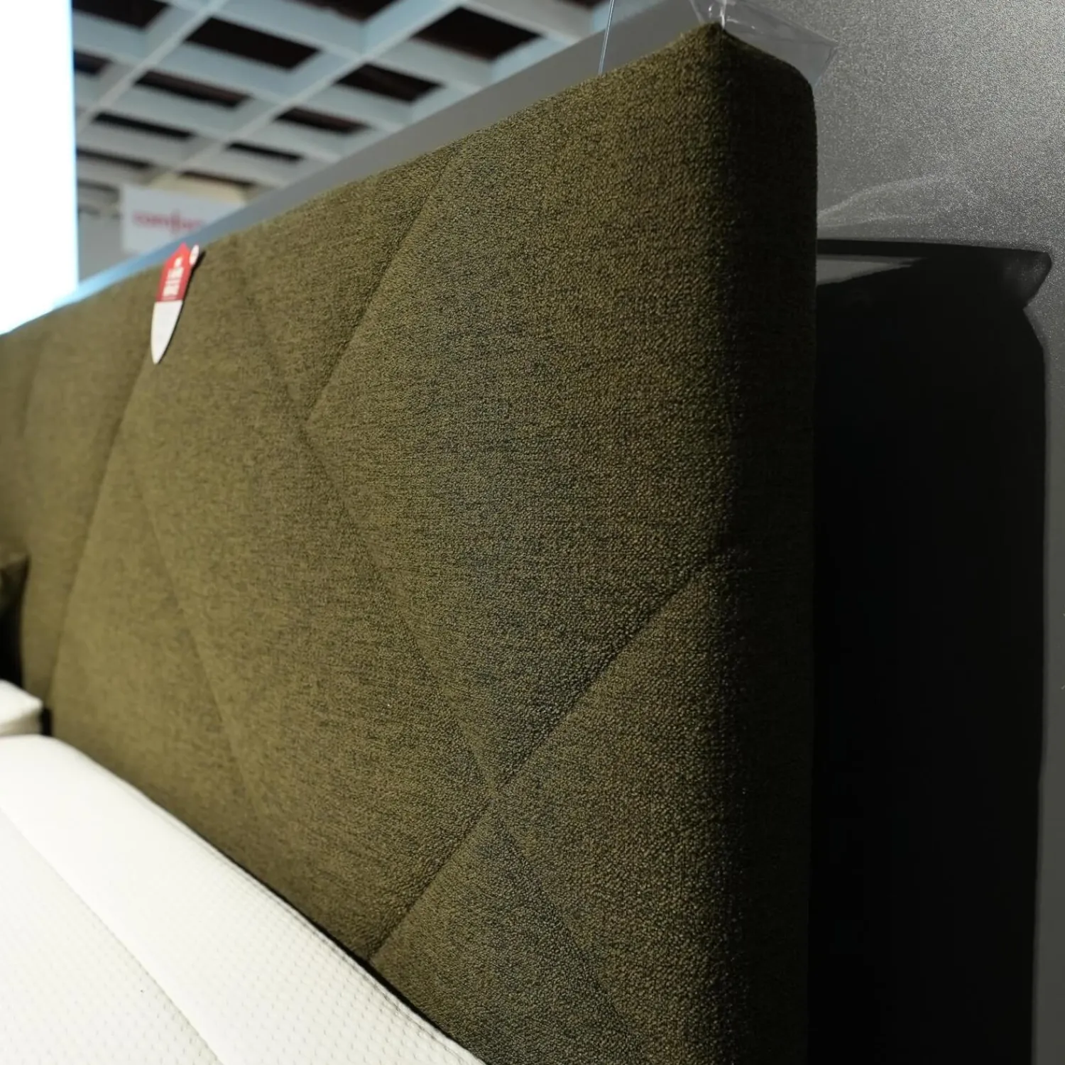 Femira Boxspringbetten|Boxspringbett Atlanta 0514238 Stoff 9153 Grün Kopfteil 3 Steppung Kachel Füße Schwarz Mit Fernbedienung Und Matratze