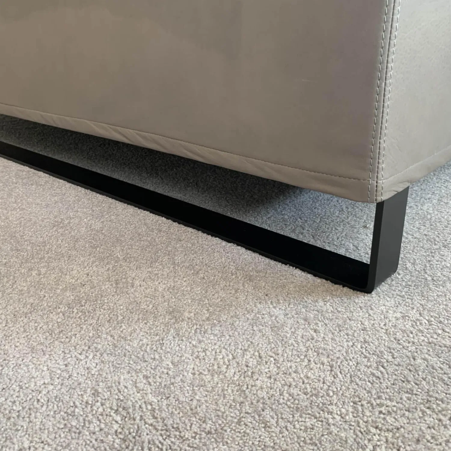 Möller Design Boxspringbetten|Boxspringbett Bohemian C Leder Acacia Grau mit Matratze Paisley P5