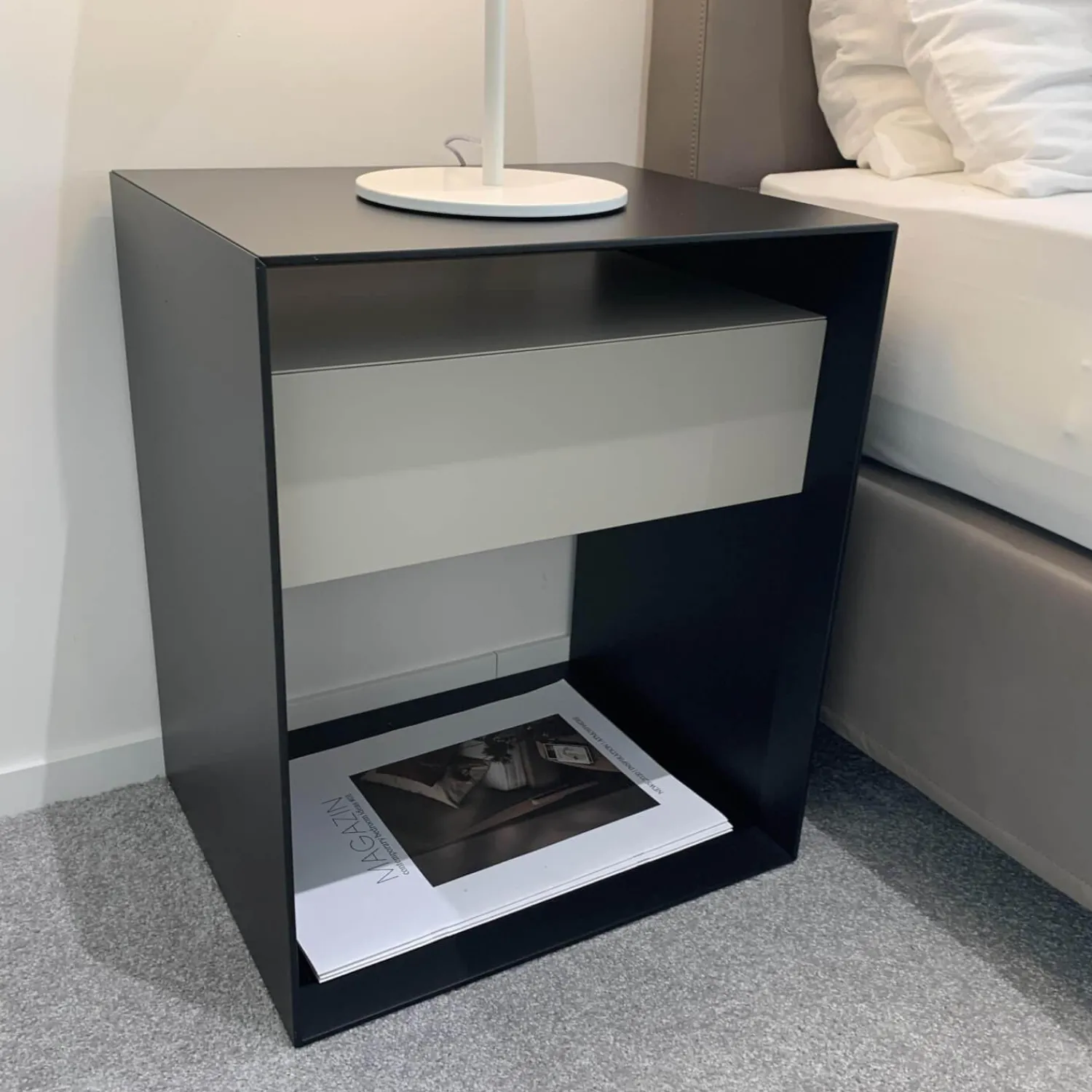 Möller Design Boxspringbetten|Boxspringbett Bohemian C Leder Acacia Grau mit Matratze Paisley P5