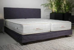 Treca Interiors Boxspringbetten|Boxspringbett Fine Stoff Passion Blau Füße Cube Wenge mit 2 Obermatratzen