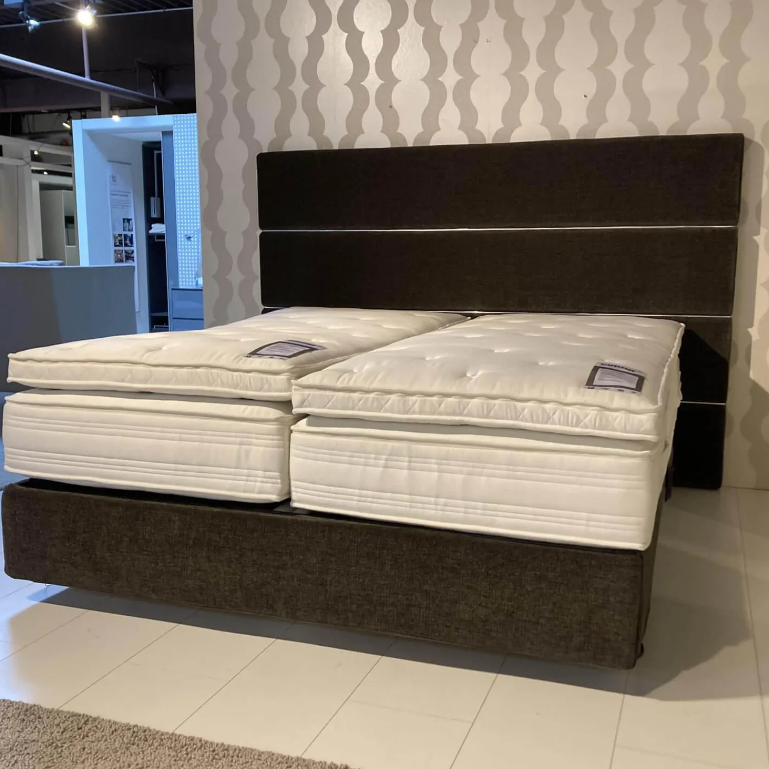 Contur Boxspringbetten|Boxspringbett Full Set Stoff Braun mit motorischer Kopf- und Fußverstellung Inklusive Matratzen