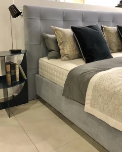 Schramm Boxspringbetten|Boxspringbett Gala Rahmen 28M 3B Stoff Nils 440 Sky Grau Blau Kopfteil Quadro Füße Eiche Wenge Inklusive 2 Matratzen Divina