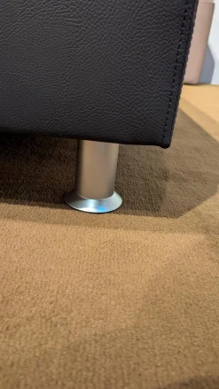 Oschmann Boxspringbetten|Boxspringbett Royal Kunstleder 630400 Santiago Anthrazit Matratzenbezug Gelocht Füße Alufarbig Mit Matratze Und Topper